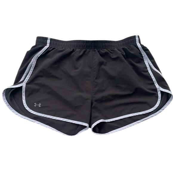 Under Armour Pants - UNDER ARMOUR SEMI FITTED GRAY SHORTS WHITE STRIPES SIDES ACROSS LEGS SIZE LARGE